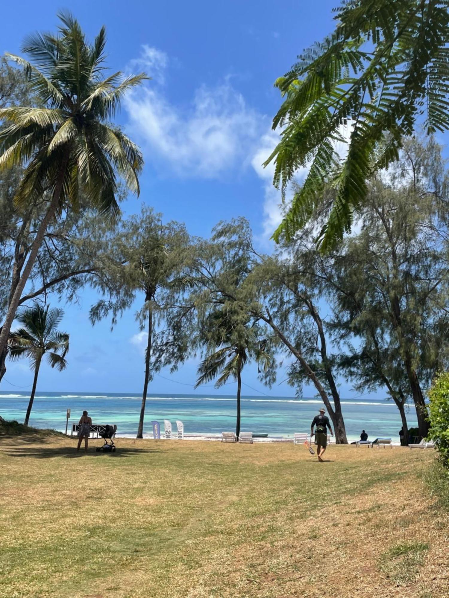 Stilts Diani Beach Exterior foto